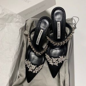 🎉SOLD🎉Manolo Blahnik Lurum Satin Mules W/Crystal